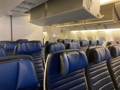 united 777-200 economy plus|United Airlines Boeing 777.